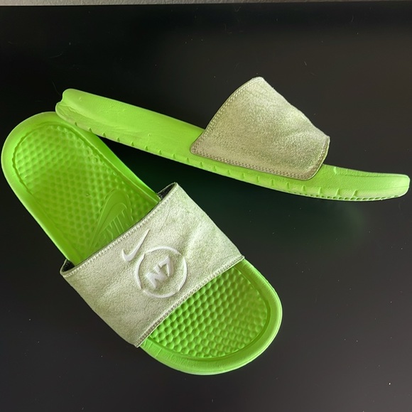 Nike Slides - Picture 6 of 11